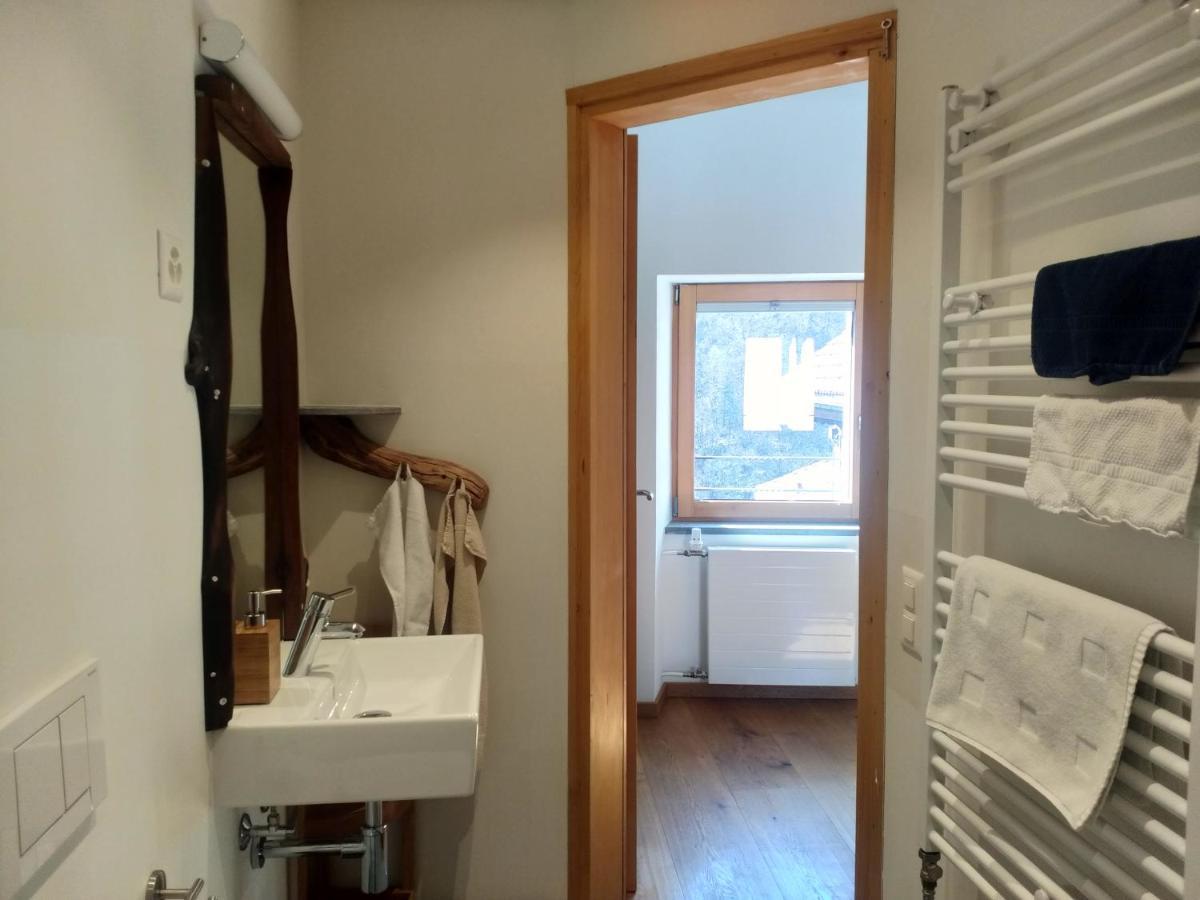 Guesthouse "Castello Del Nucleo" Intragna Ngoại thất bức ảnh