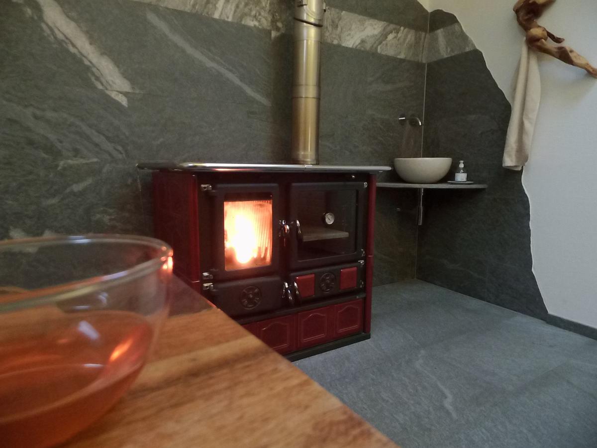 Guesthouse "Castello Del Nucleo" Intragna Ngoại thất bức ảnh